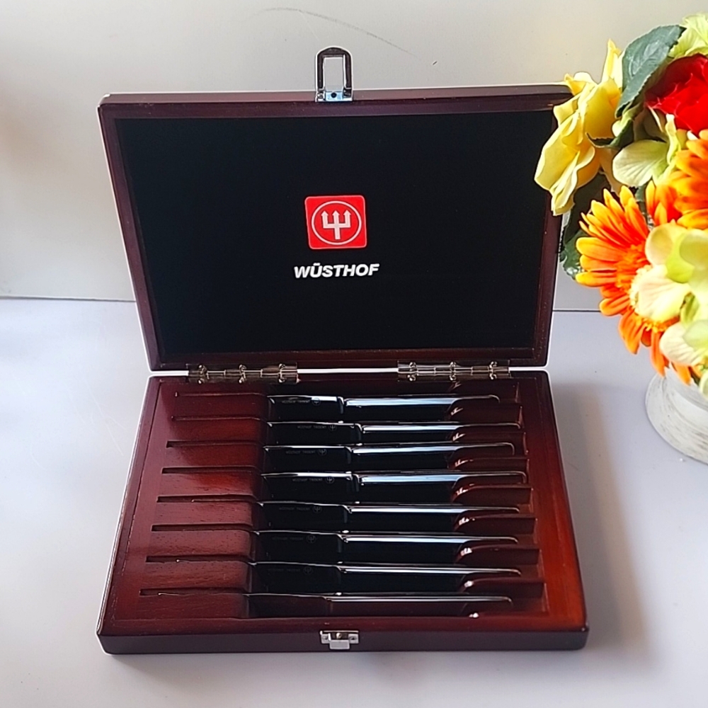 NEW Vintage, Wüsthof 8 Serrated Steak Knives. - Picture 3 of 15